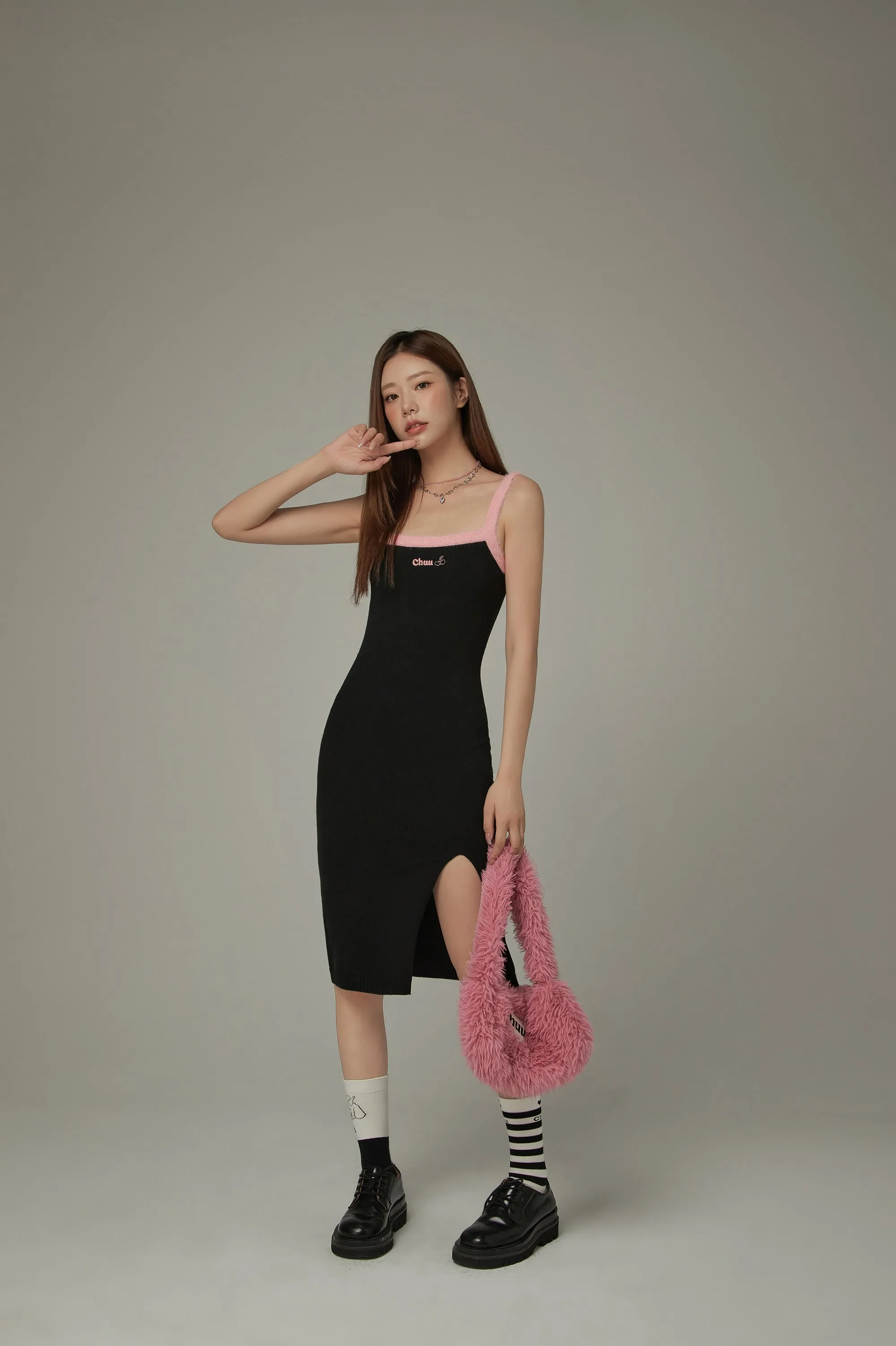 Color Lined Slit Knit Slim Dress