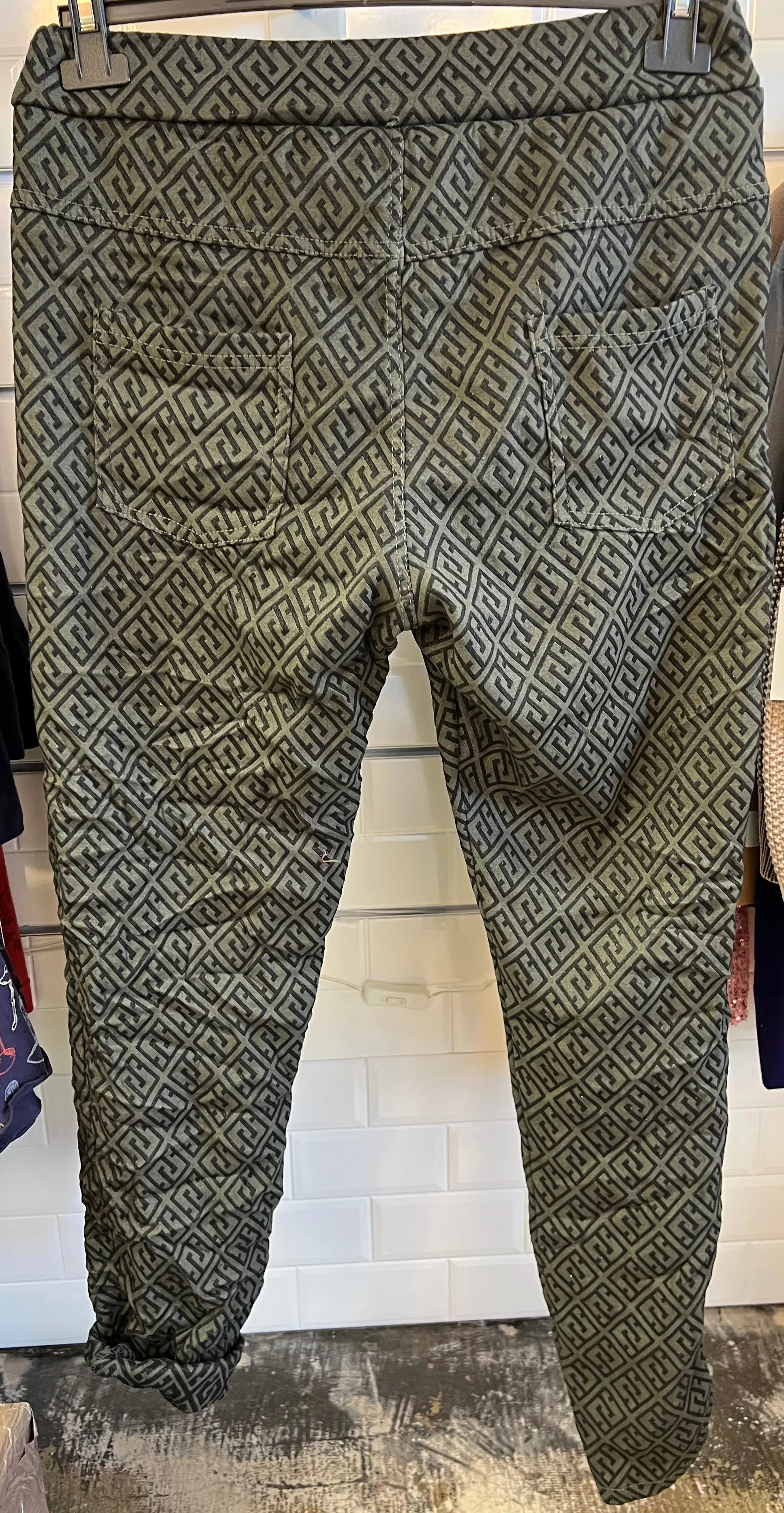 Dis Moi Italian One Size Jogger Pants in Olive Pattern stretch knit feel pants G525