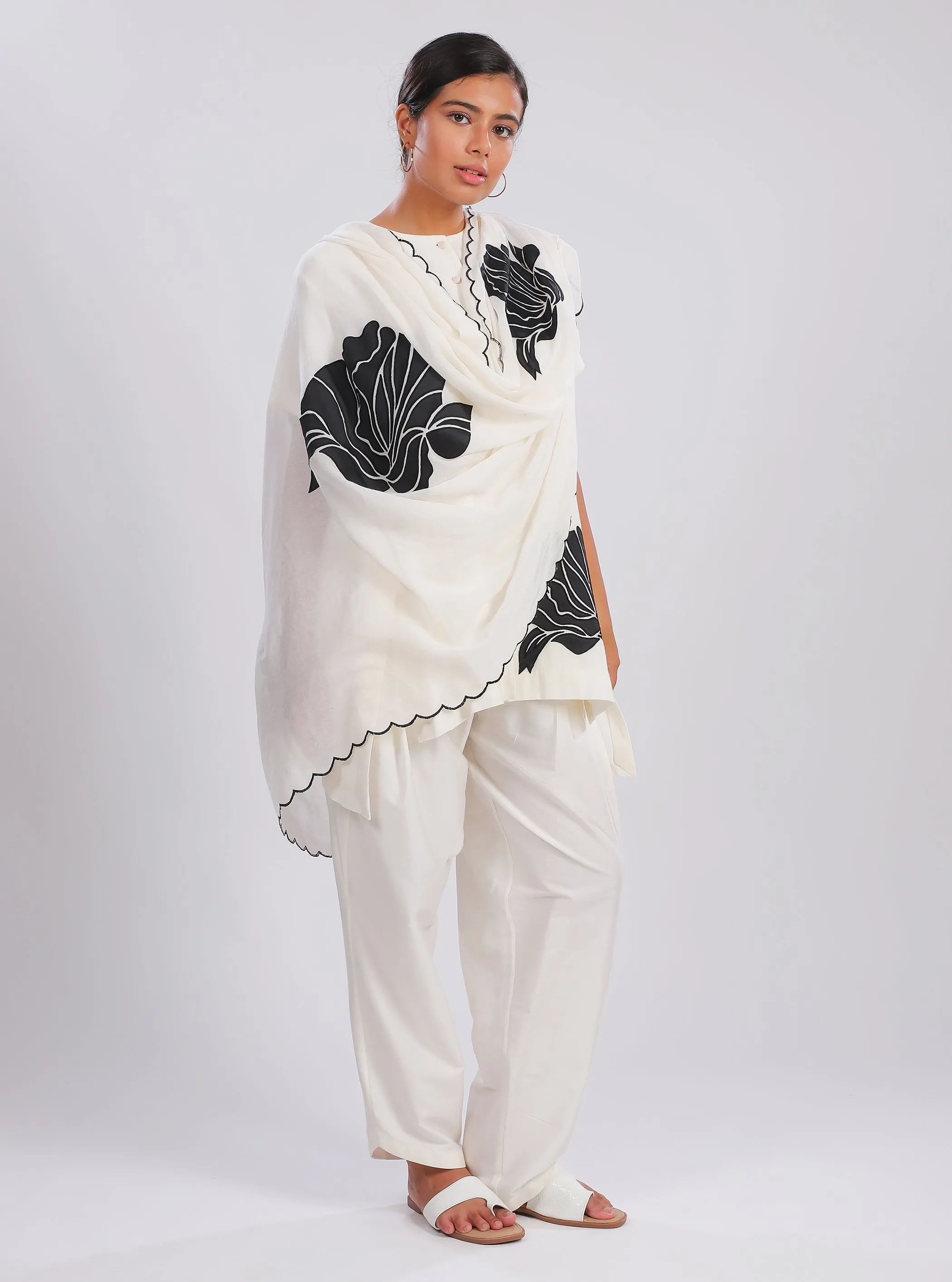 Ivory Bold Abstract Three Floral Dupatta