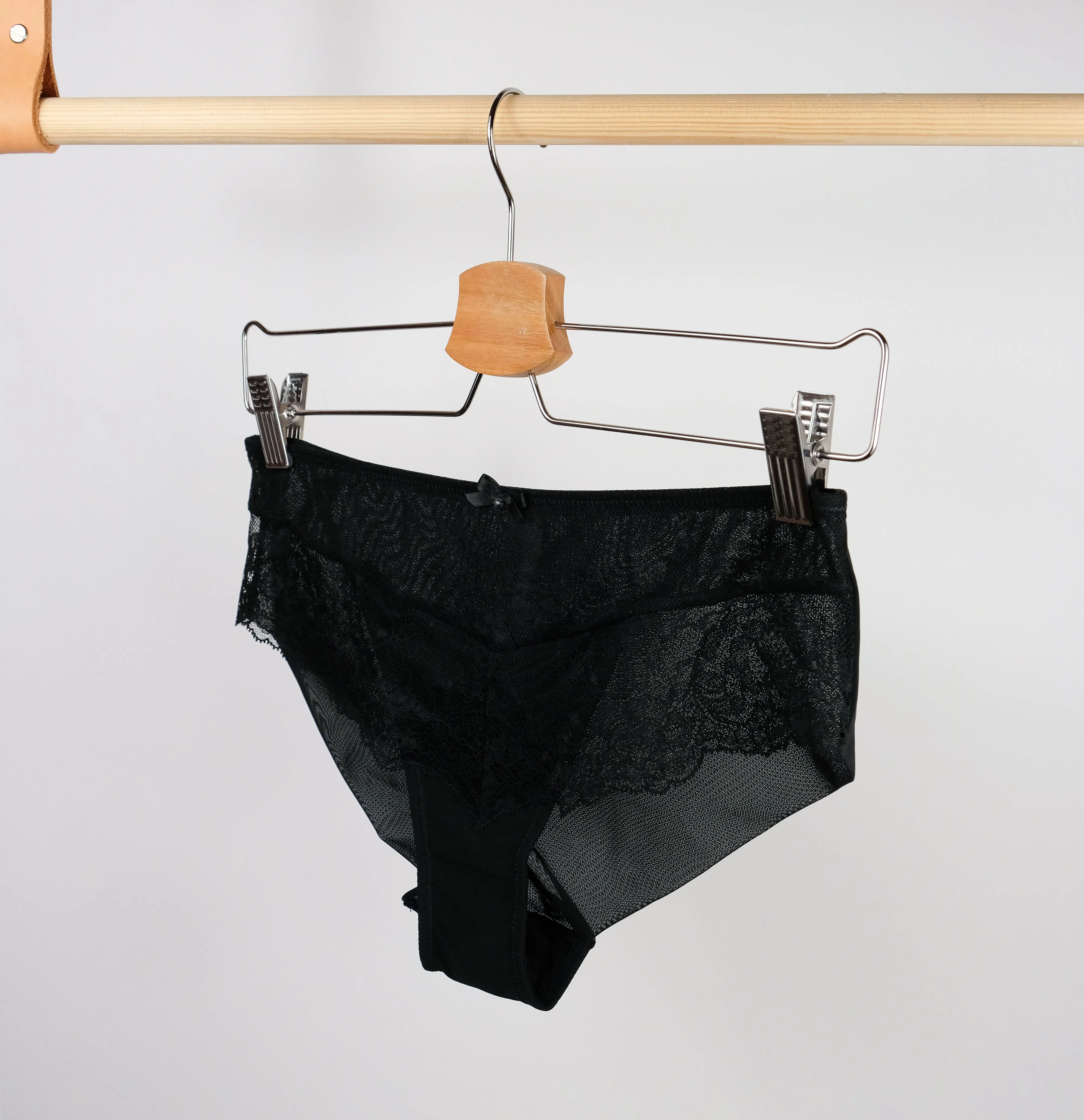 Lace seam-free brief [Black]