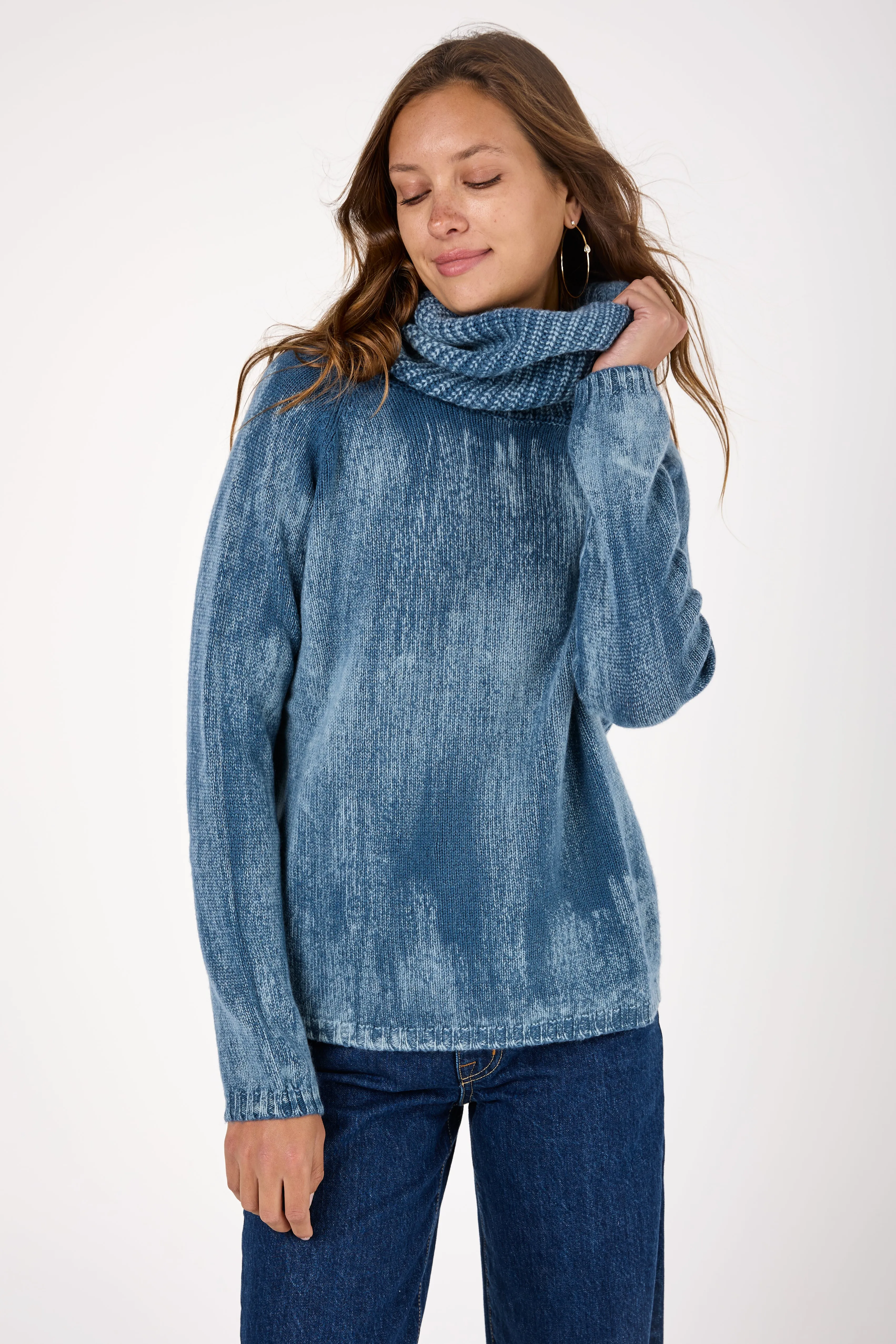 Tonal Effect High Neck Off Gauge Cashmere Pullover in Fiume